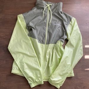 Columbia women’s medium windbreaker in light green and grey
